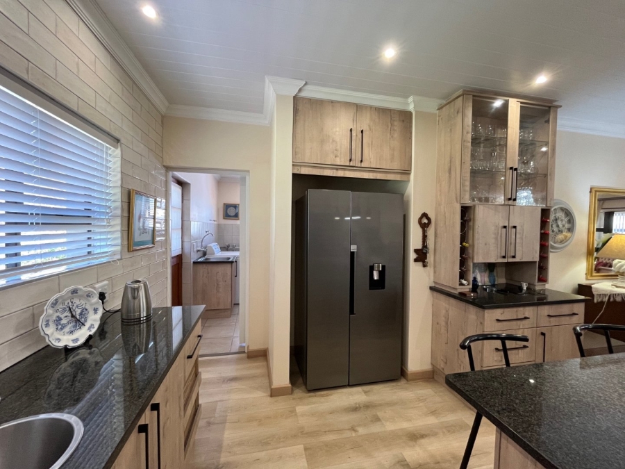 3 Bedroom Property for Sale in Outeniqua Strand Western Cape